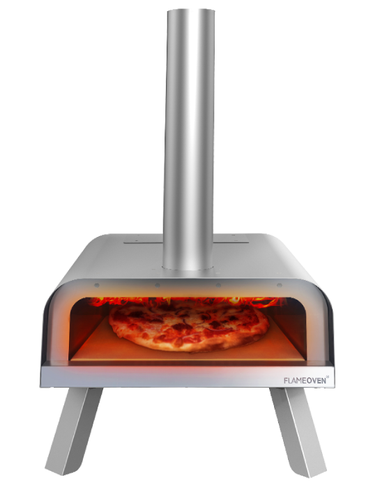 Four à pizza extérieur au feu de bois avec une pizza à l'intérieur qui cuit
