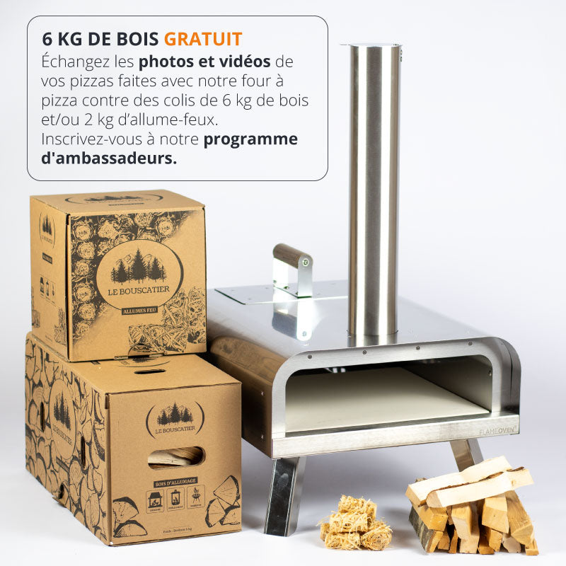 photo du four à pizza avec un carton de buchettes de bois et d'allume-feux proposés dans le programme ambassadeur
